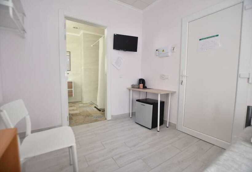 ペンション Hostal 7a