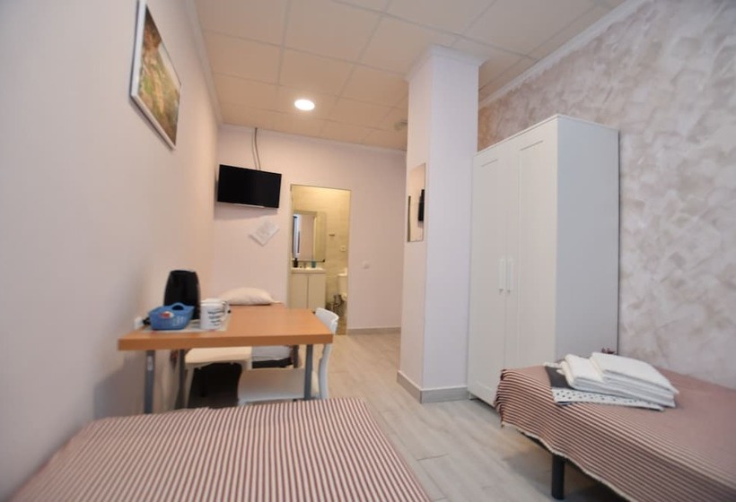 ペンション Hostal 7a