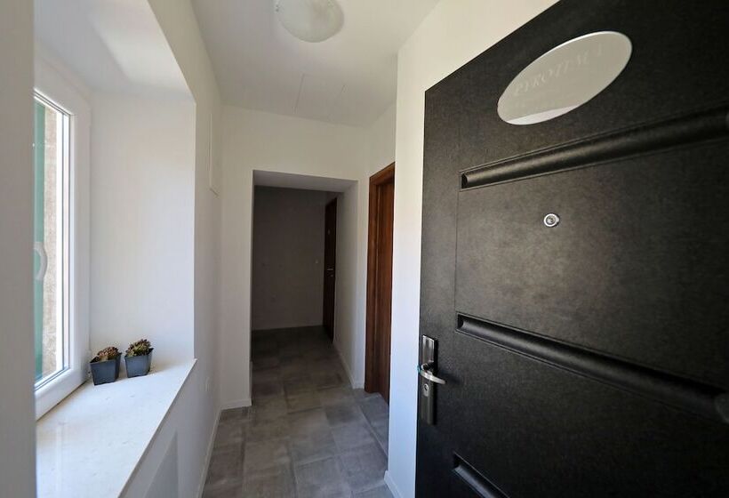 ペンション Pyrotima Apartments