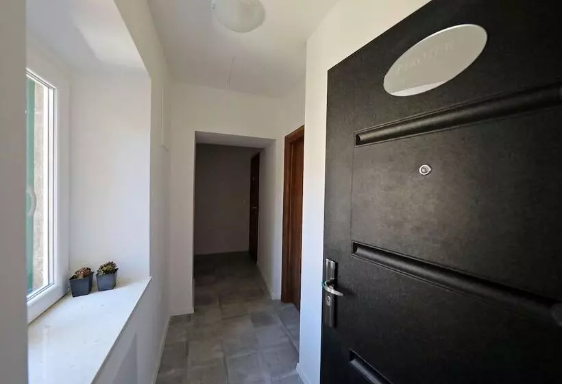 ペンション Pyrotima Apartments