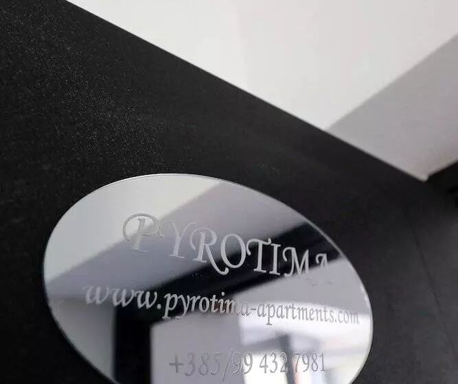 ペンション Pyrotima Apartments