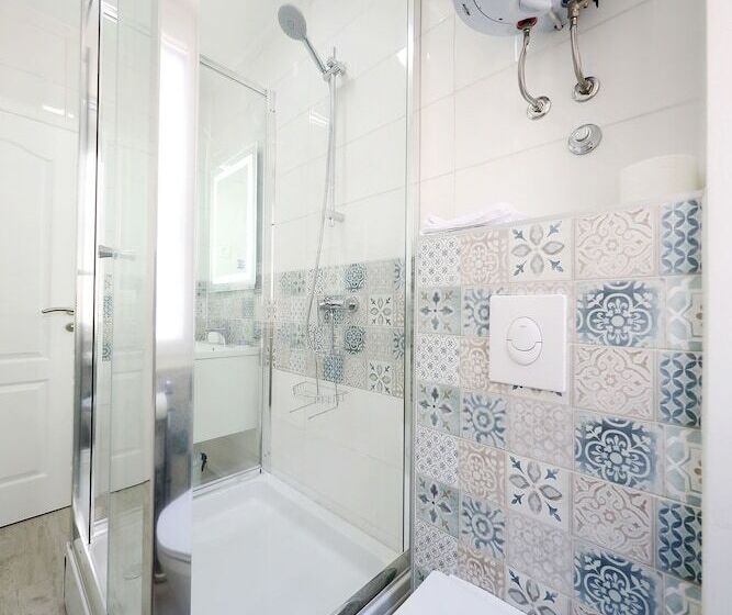 ペンション Pyrotima Apartments