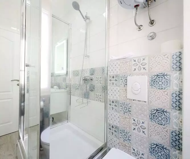 ペンション Pyrotima Apartments