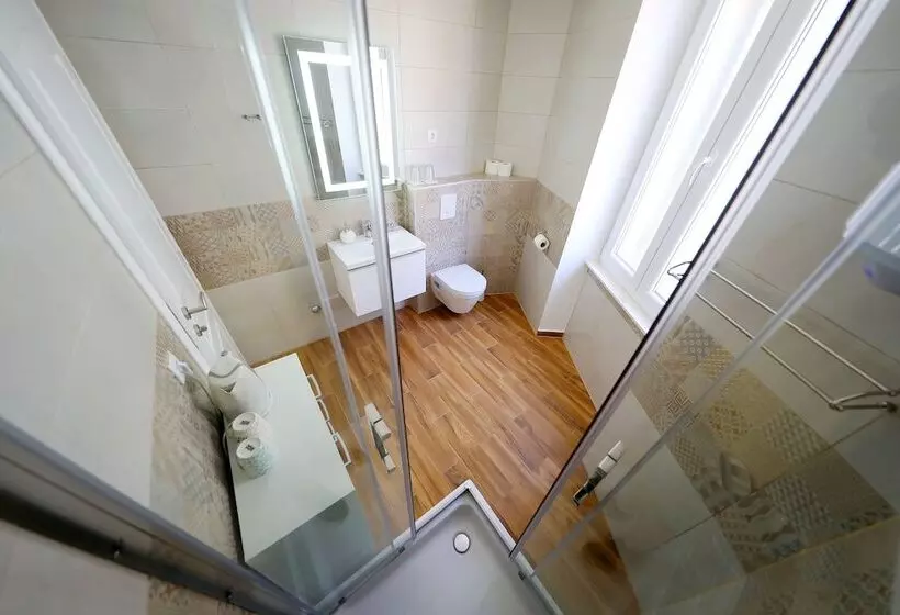 ペンション Pyrotima Apartments