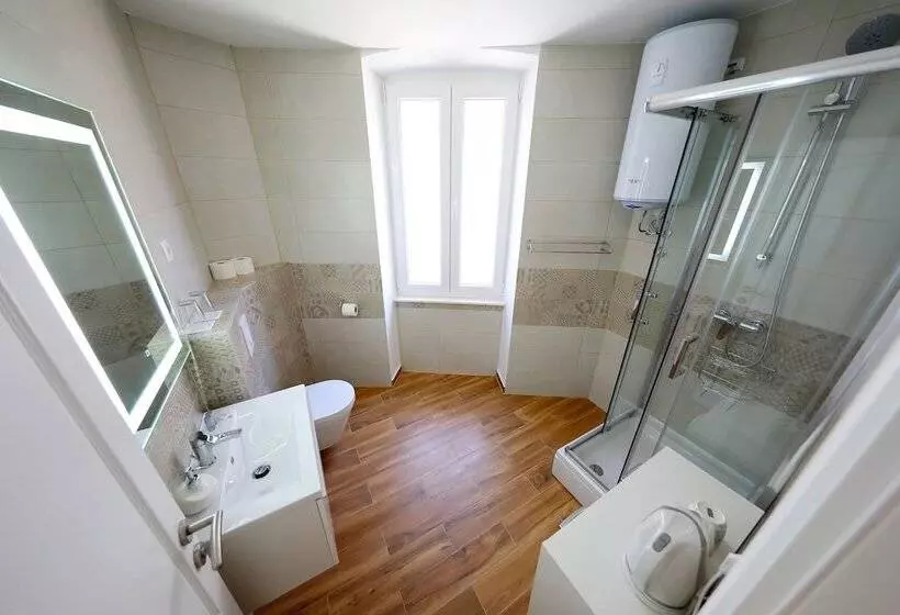 ペンション Pyrotima Apartments