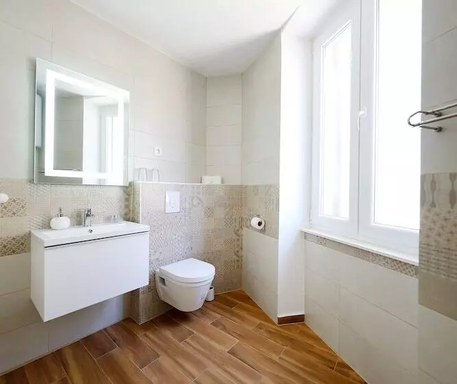 ペンション Pyrotima Apartments