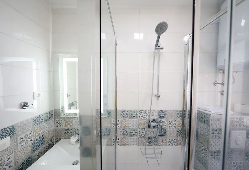 ペンション Pyrotima Apartments