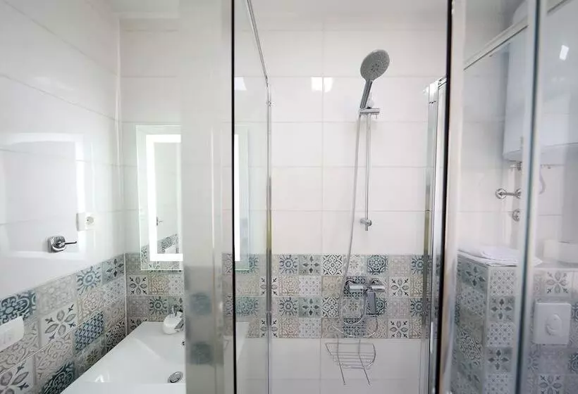 ペンション Pyrotima Apartments