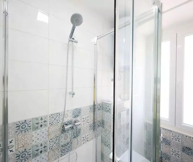 ペンション Pyrotima Apartments