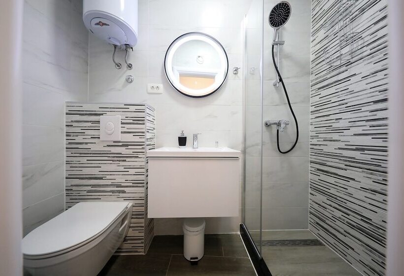 ペンション Pyrotima Apartments