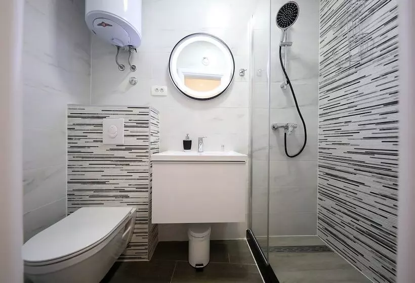 ペンション Pyrotima Apartments