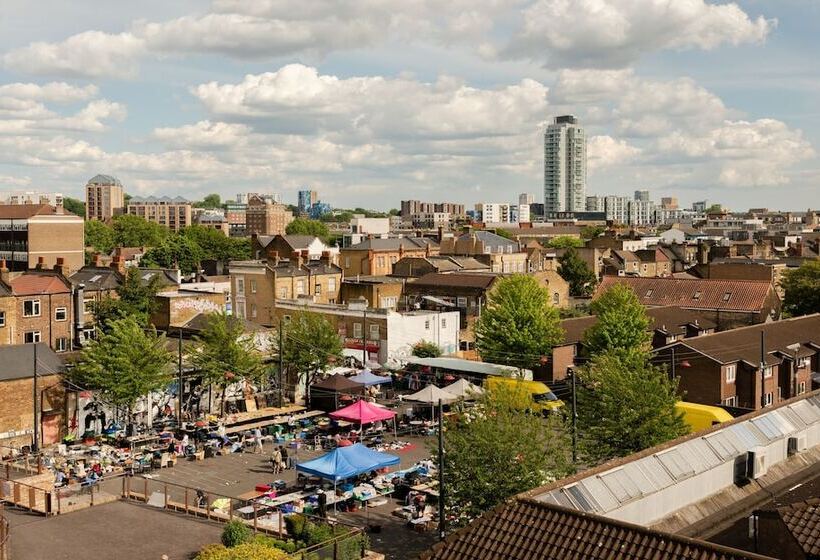 2 Bed 2 Bath Greenwich Apart.   London