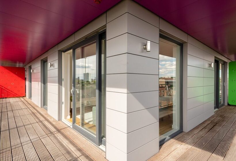 2 Bed 2 Bath Greenwich Apart.   London