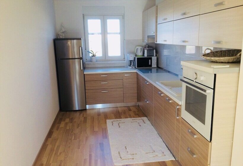 Apartment Hennion / Two Bedrooms A3 Liam