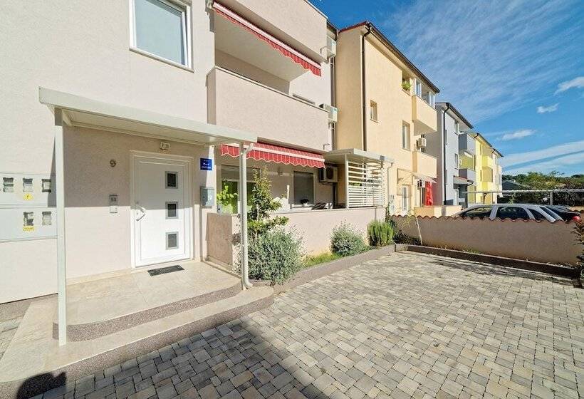 Apartment Hennion / Two Bedrooms A3 Liam