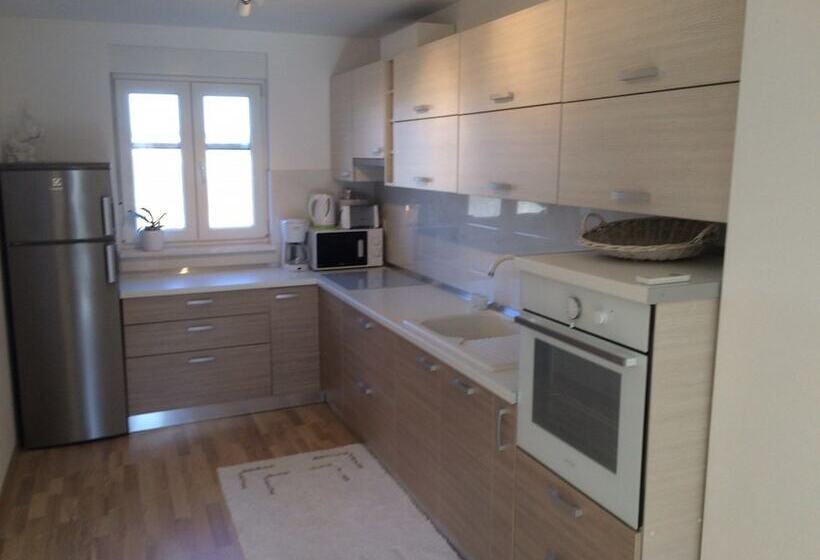 Apartment Hennion / Two Bedrooms A3 Liam