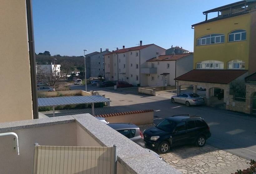 Apartment Hennion / Two Bedrooms A3 Liam