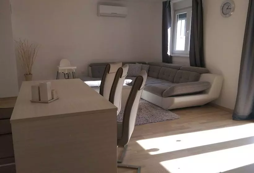 Apartment Hennion / Two Bedrooms A3 Liam