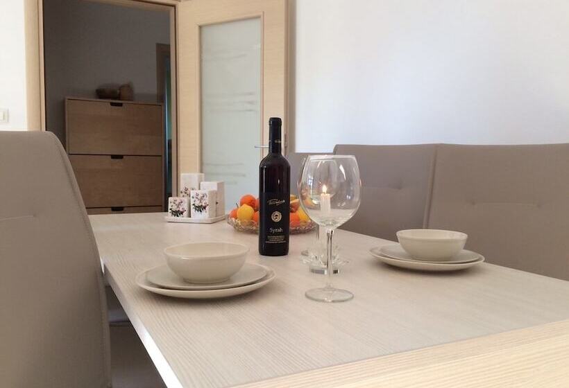 Apartment Hennion / Two Bedrooms A3 Liam