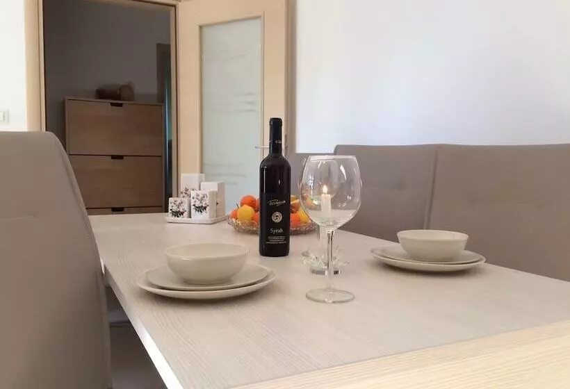 Apartment Hennion / Two Bedrooms A3 Liam