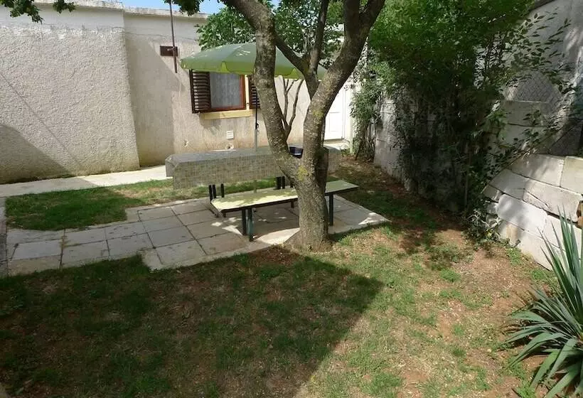 Apartment In Premantura With Garage Near Kamenjak