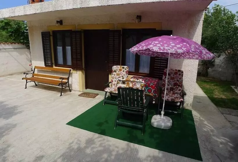 Apartment In Premantura With Garage Near Kamenjak