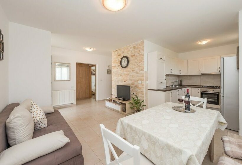 Apartments Mirjana Privlaka / A1 Two Bedrooms