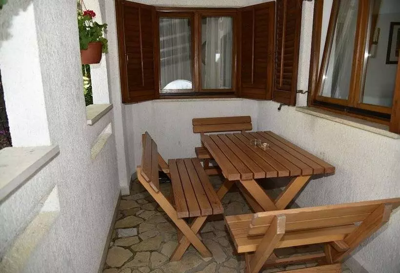 Apartment Wood Street And India