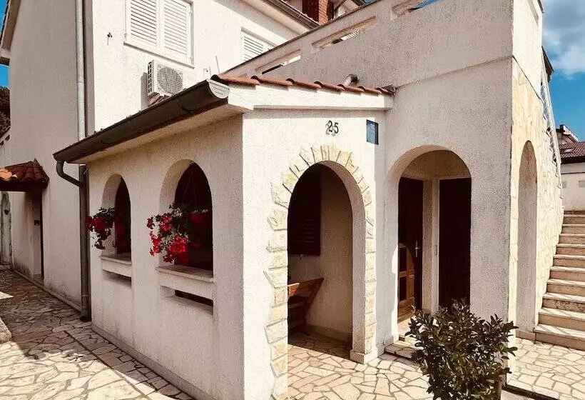 Apartment Wood Street And India