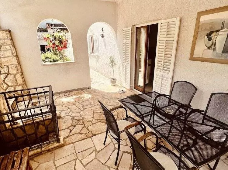 Apartment Wood Street And India