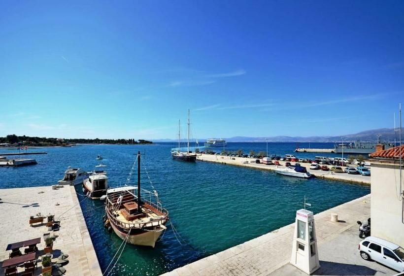 Apartments Best Location