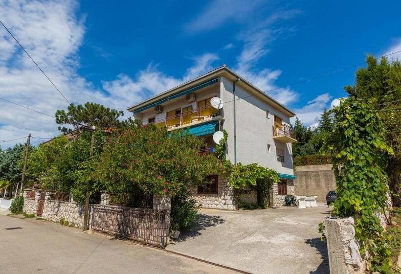 Apartments Luić 4244