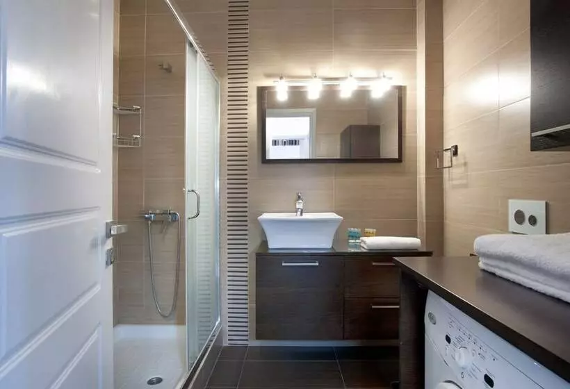 Glyfada, Modern Minimal Apartment