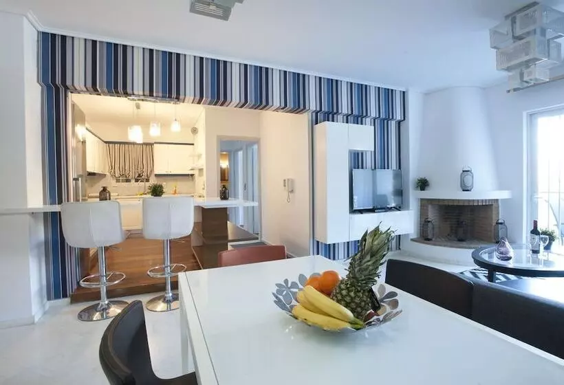 Glyfada, Modern Minimal Apartment