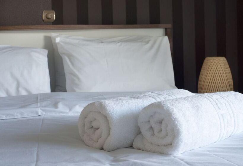 Glyfada, Modern Minimal Apartment