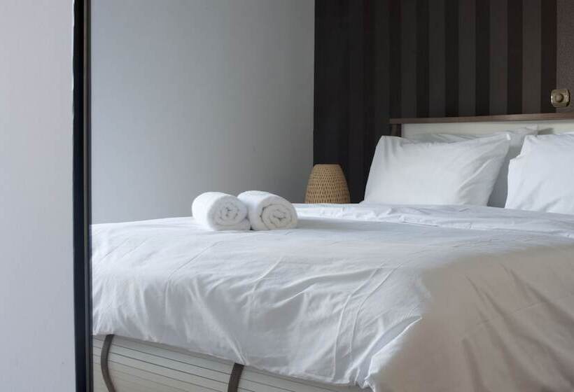 Glyfada, Modern Minimal Apartment