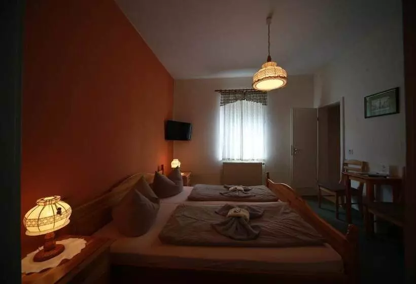 Gaststätte & Pension Lichtenhainer Wasserfall