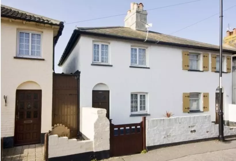 Stanpit Cottage With Scenic Views