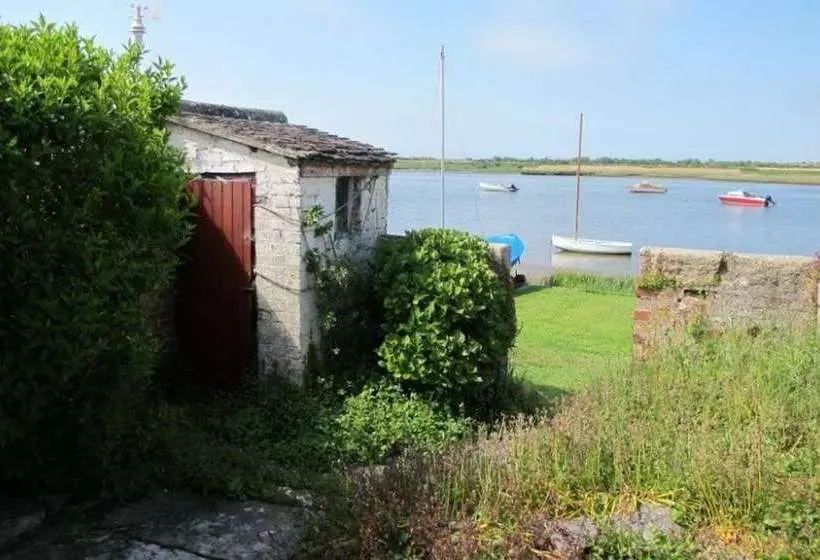 Stanpit Cottage With Scenic Views