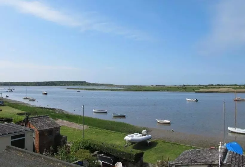 Stanpit Cottage With Scenic Views