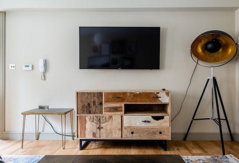 The New Bond Street Loft   Modern 1bdr City Centre Apartment