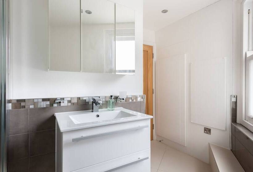 The New Bond Street Loft   Modern 1bdr City Centre Apartment