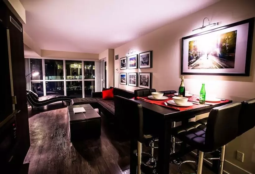 Applewood Suites  Front Street West