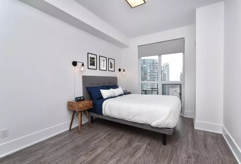 Applewood Suites  Front Street West