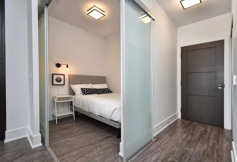 Applewood Suites  Front Street West