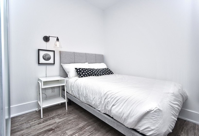 Applewood Suites Front Street West