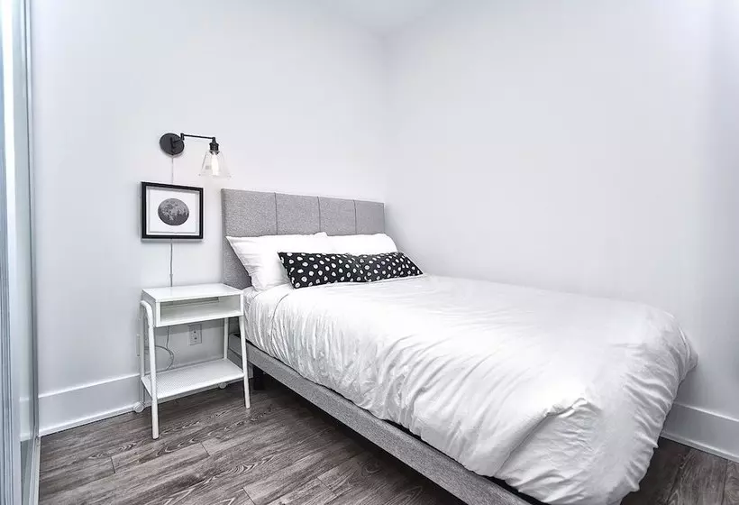 Applewood Suites  Front Street West