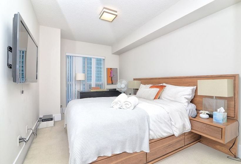 Applewood Suites Front Street West