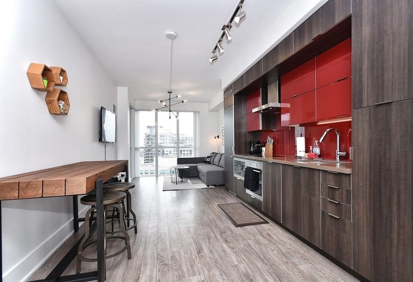 Applewood Suites Front Street West