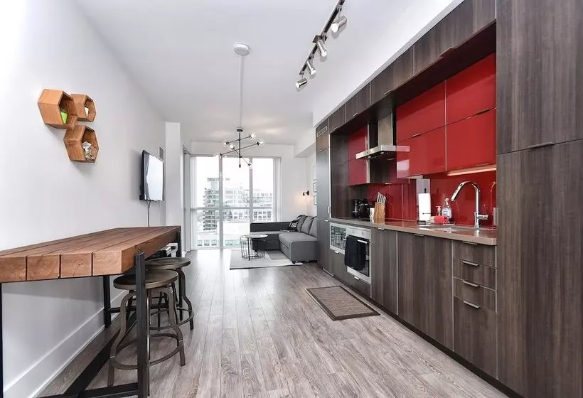 Applewood Suites  Front Street West